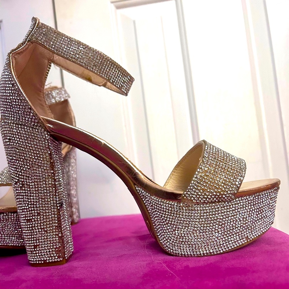 PRICE DROP Rouge Rhinestone platform heels⭐️❤️Fashion look a like
